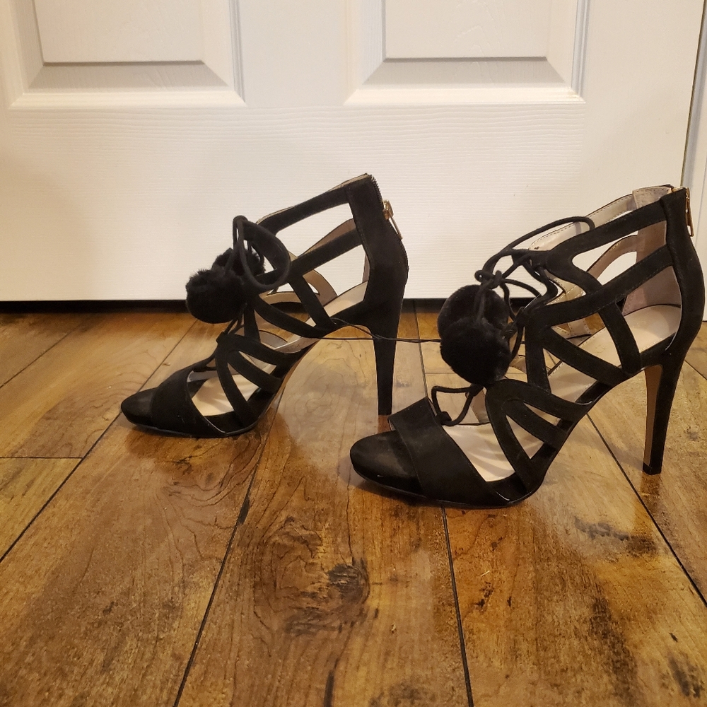 Eva Mendes black heels